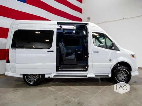 Used 2025 Mercedes-Benz Sprinter 2500 image 30