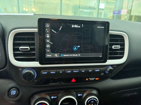 Used 2024 Hyundai Venue Limited image 14