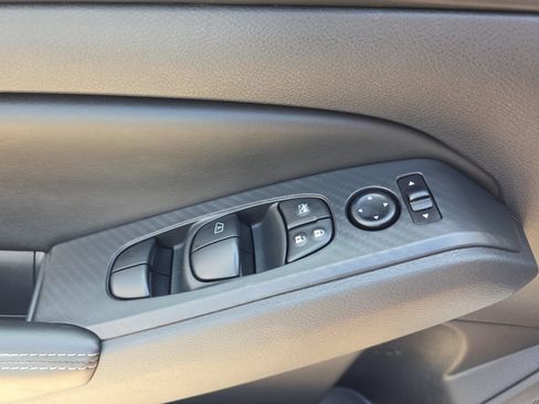 Used 2025 Nissan Altima 2.5 SV FWD image 19