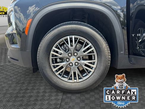 Used 2025 Chevrolet Traverse LT FWD image 17