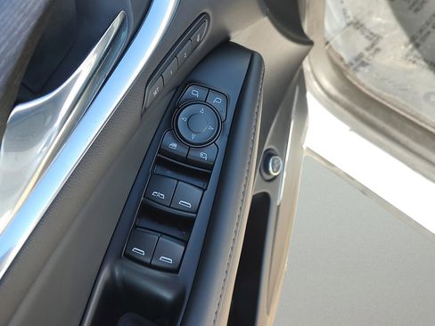 Used 2023 Buick Enclave Avenir w/ Avenir Technology Package image 11