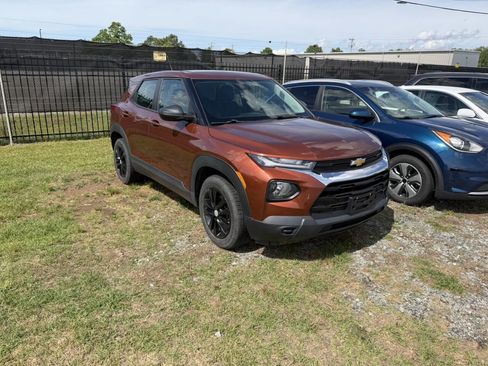 Used 2021 Chevrolet TrailBlazer LS FWD image 3