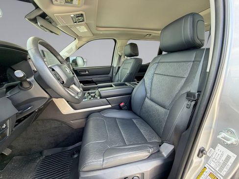 Used 2024 Toyota Tundra Limited AWD/4WD image 30