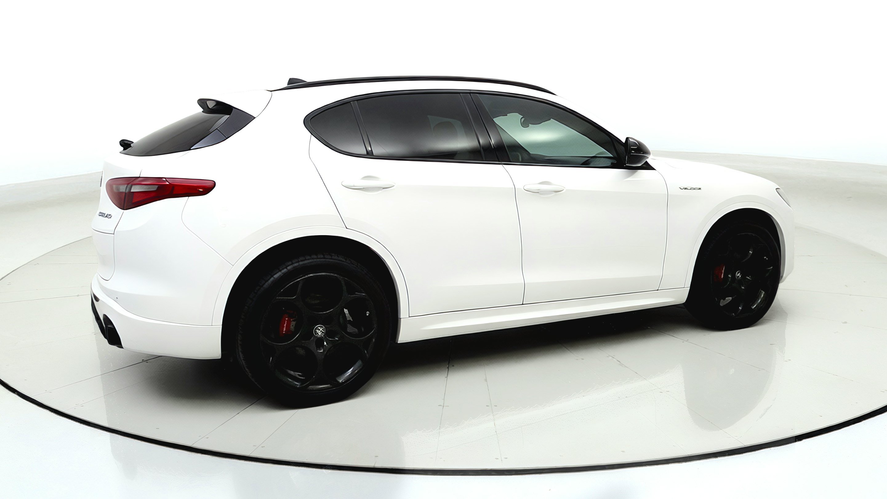 Used 2022 Alfa Romeo Stelvio Veloce AWD/4WD image 7