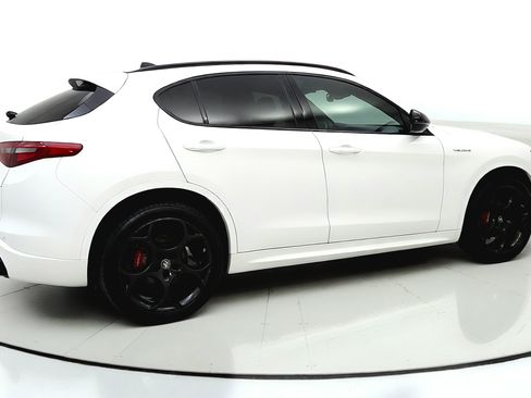 Used 2022 Alfa Romeo Stelvio Veloce AWD/4WD image 7