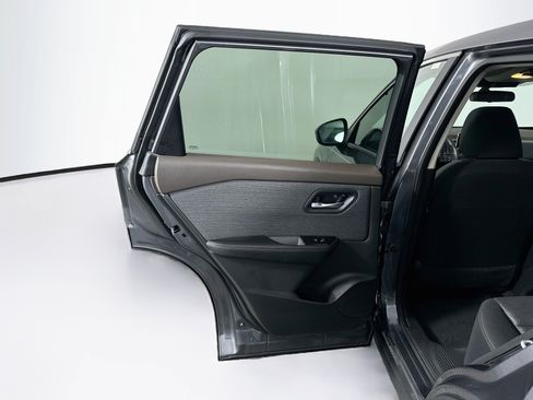 Used 2023 Nissan Rogue SV FWD image 27