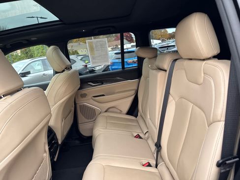 Used 2022 Jeep Grand Cherokee Limited 4xe image 32