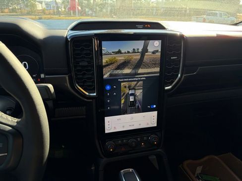 Used 2025 Ford Ranger Lariat w/ FX4 Off-Road Package image 21