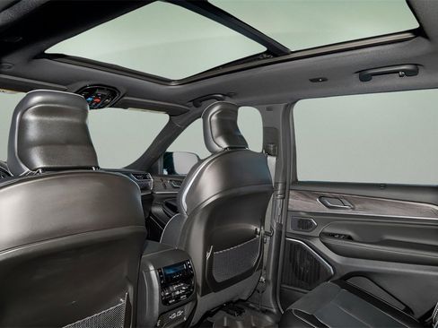 Used 2024 Jeep Grand Cherokee L Overland w/ Luxury Tech Group IV image 21