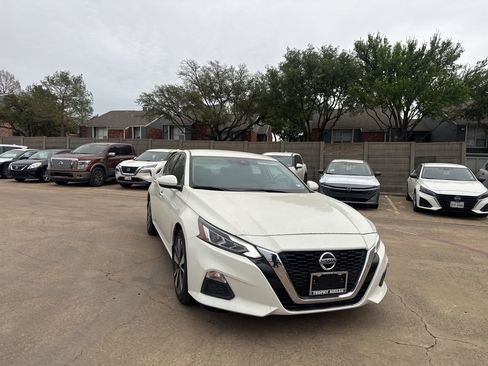 Certified 2022 Nissan Altima 2.5 SV image 2