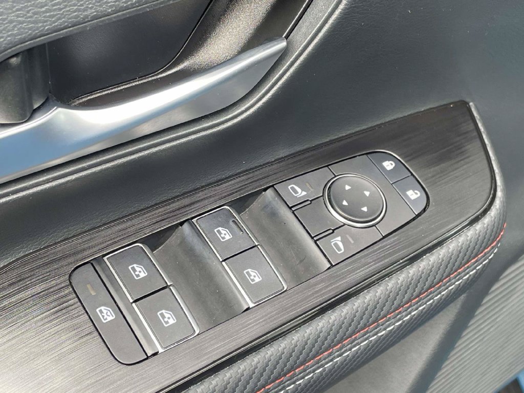 Used 2025 Nissan Kicks SR FWD image 25