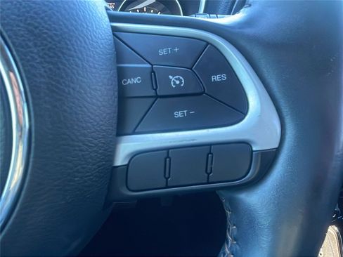 Used 2018 Jeep Compass Limited w/ Navigation Group image 25