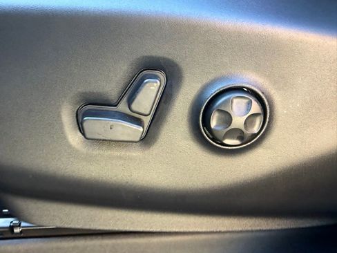 New 2026 Chrysler Pacifica Limited image 17