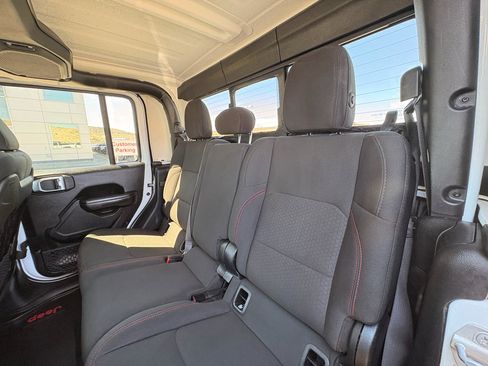 Used 2020 Jeep Gladiator Rubicon AWD/4WD image 12