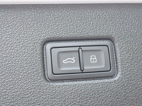 Used 2023 Audi Q7 2.0T Premium w/ Towing Package AWD/4WD image 30