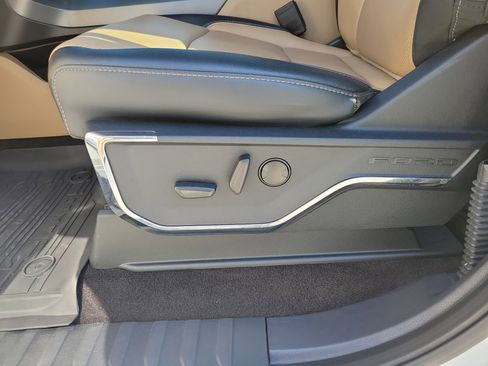 Used 2022 Ford F150 Lariat image 9