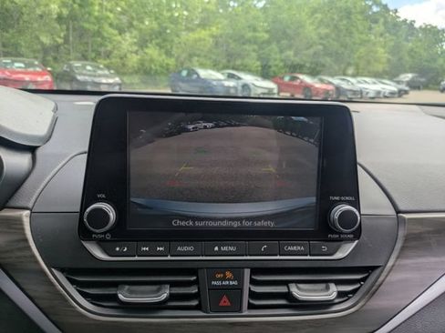 Used 2024 Nissan Altima 2.5 SV FWD image 25