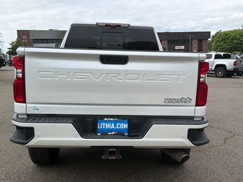 Used 2022 Chevrolet Silverado 2500 High Country w/ Technology Package AWD/4WD image 6