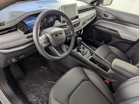 New 2026 Jeep Compass Latitude image 11