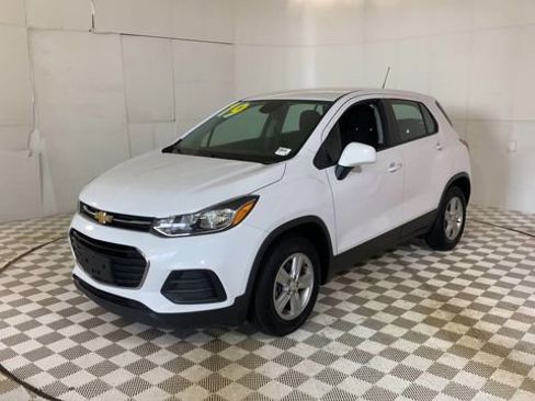 Used 2019 Chevrolet Trax LS FWD image 4
