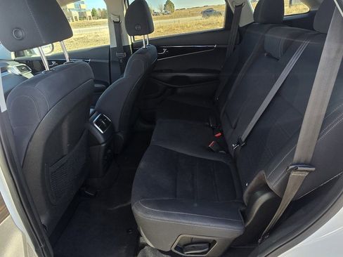 Used 2019 Kia Sorento S image 15