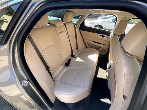 Used 2017 Jaguar XF Prestige image 26