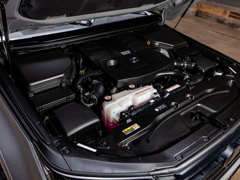 Used 2024 Lexus GX 550 w/ Accessory Package (Z1) AWD/4WD image 43