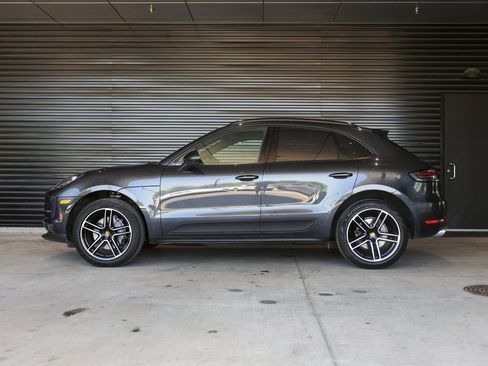 Certified 2021 Porsche Macan AWD/4WD image 2
