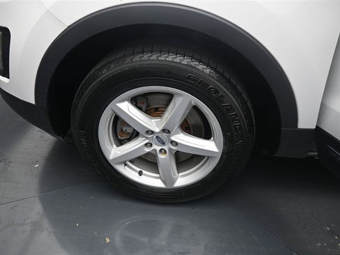 Used 2016 Ford Explorer XLT AWD/4WD image 16