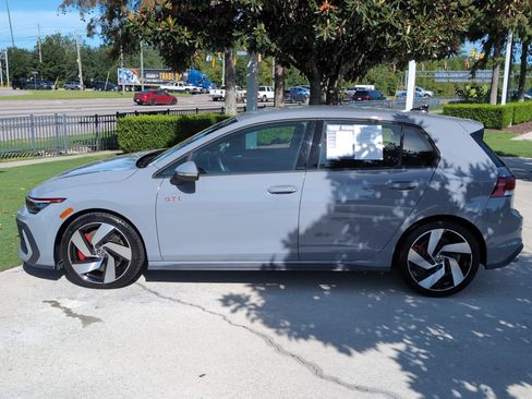 Used 2025 Volkswagen Golf S FWD image 7