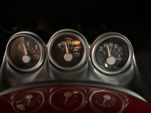 Used 2005 Chevrolet SSR w/ Preferred Equipment Group RWD image 19