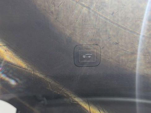 Used 2022 Chevrolet Tahoe Z71 w/ Luxury Package image 19