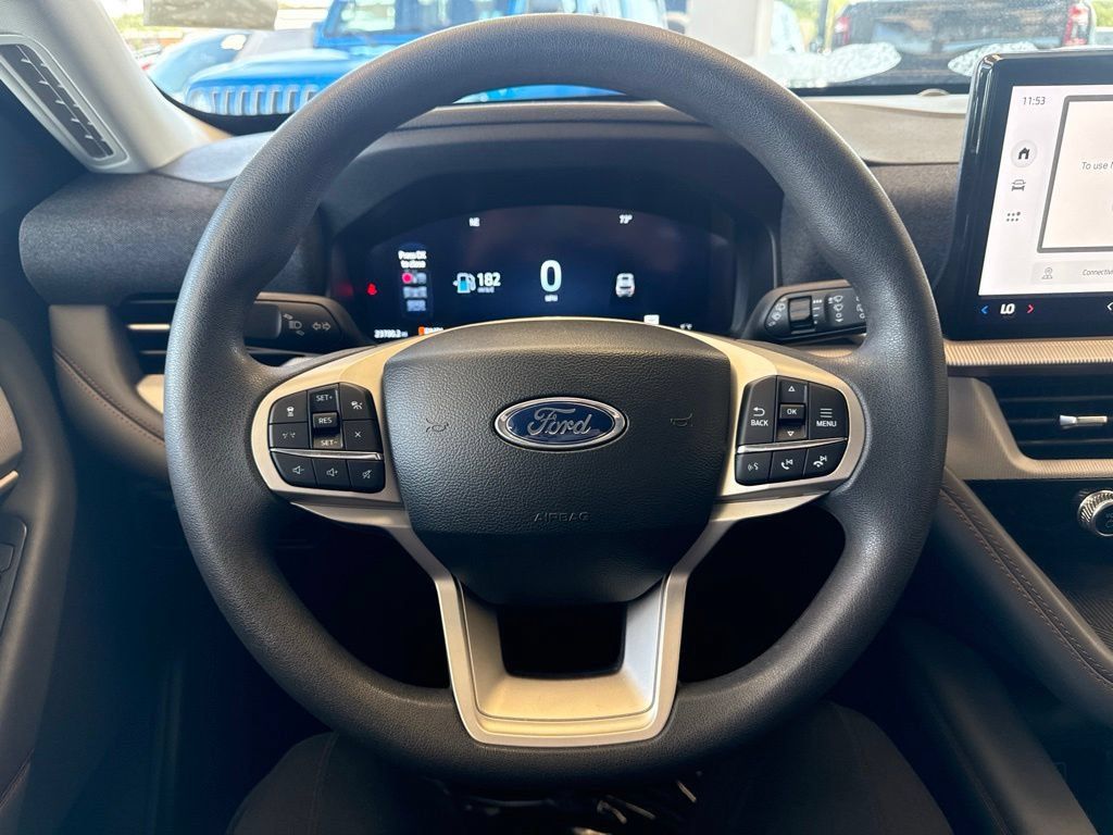 Used 2026 Ford Explorer Active AWD/4WD image 16