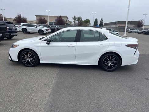 Used 2024 Toyota Camry SE image 8