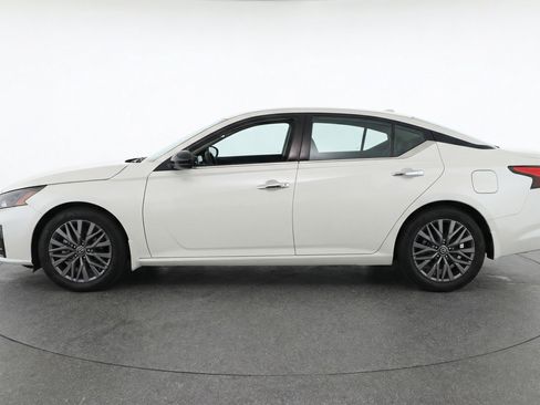 Used 2025 Nissan Altima 2.5 SV FWD image 5