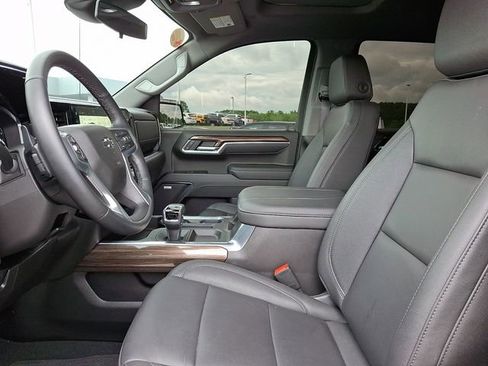 Used 2026 Chevrolet Silverado 1500 LT Trail Boss w/ LT Trail Boss Premium Package AWD/4WD image 13