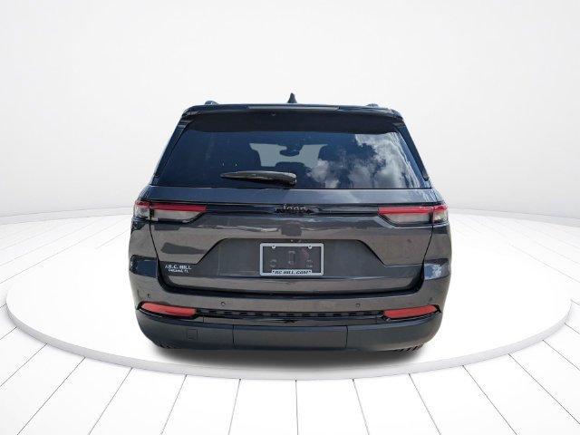 Used 2023 Jeep Grand Cherokee Altitude RWD image 5