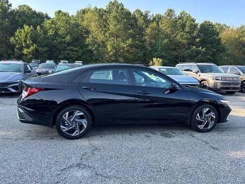 New 2025 Hyundai Elantra SEL image 6