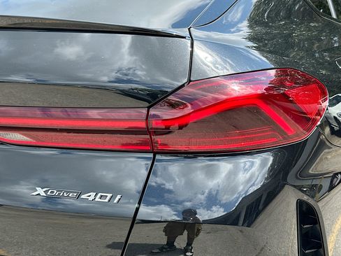Certified 2025 BMW X6 xDrive40i w/ Executive Package image 33