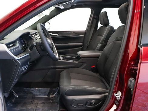 Used 2025 Jeep Grand Cherokee L Laredo w/ Luxury Tech Group I RWD image 19