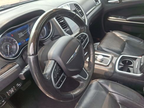 Used 2020 Chrysler 300 Limited AWD/4WD image 24