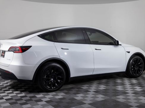 Used 2021 Tesla Model Y Long Range image 8