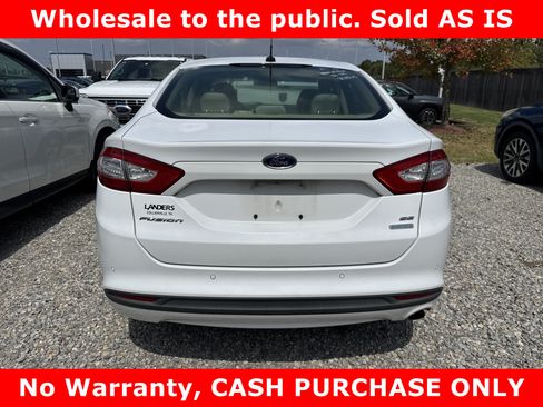 Used 2014 Ford Fusion SE FWD image 3