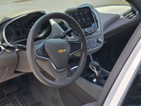 Certified 2025 Chevrolet Malibu LT FWD image 24