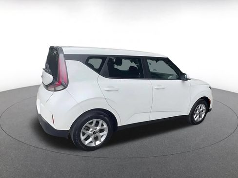 Used 2025 Kia Soul LX w/ LX Technology Package FWD image 14