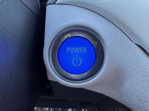 Used 2019 Chevrolet Bolt Premier w/ Infotainment Package FWD image 28