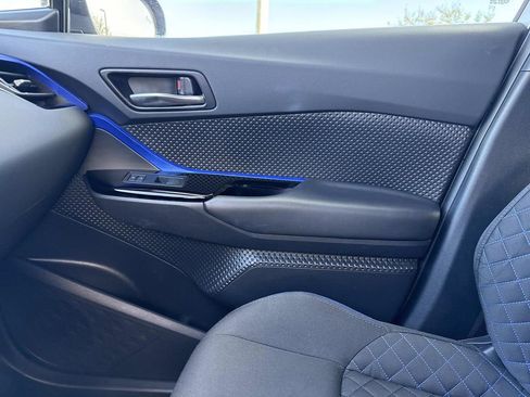 Used 2020 Toyota C-HR XLE image 28