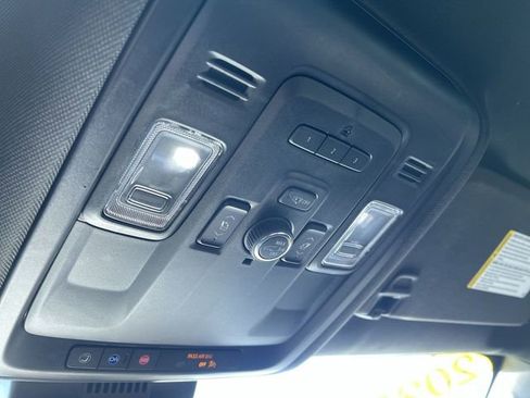 Used 2023 GMC Yukon XL SLT image 35