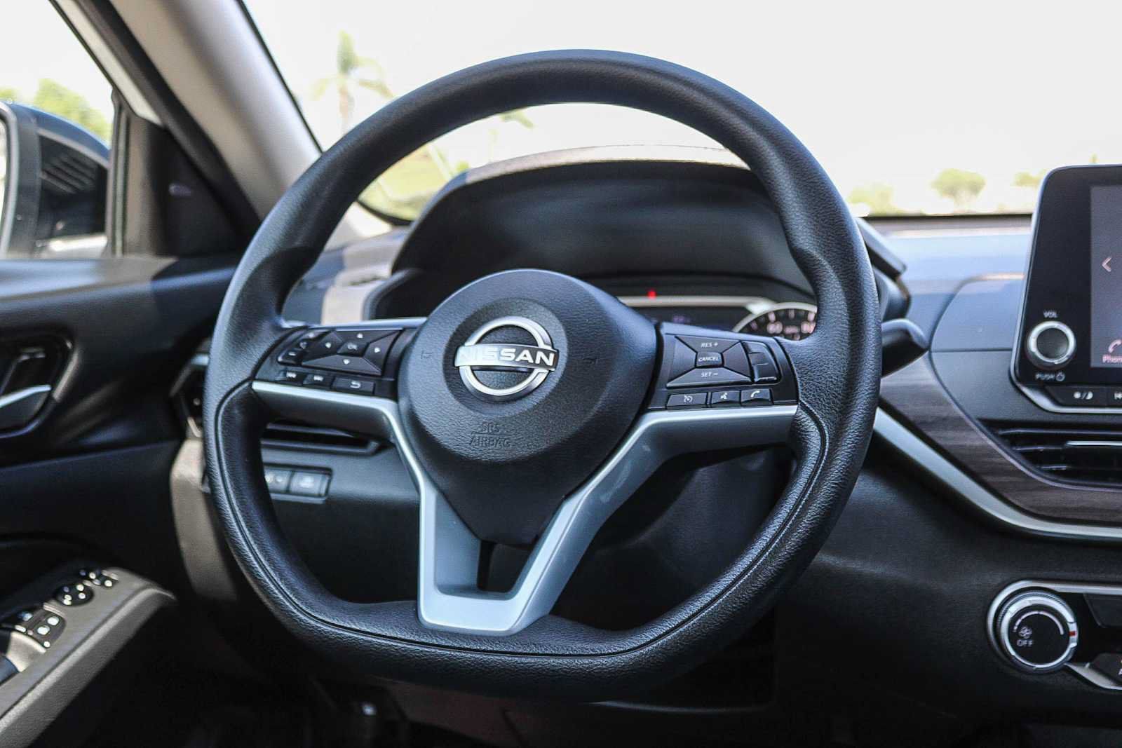 Used 2025 Nissan Altima 2.5 SV FWD image 15