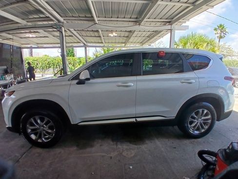 Used 2019 Hyundai Santa Fe SE AWD/4WD image 5